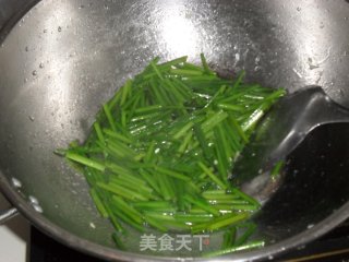 韭苔炒鸡蛋的做法步骤：4