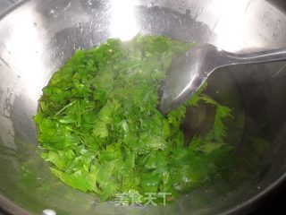 凉拌胡萝卜芹菜叶的做法步骤：3