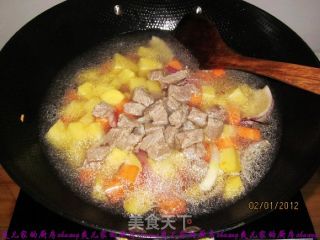 咖喱牛肉的做法步骤：8