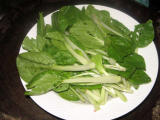白菜蛤蜊汤的做法步骤：1
