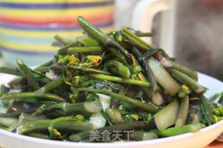 紫气东来-蒜炒紫色菜心的做法步骤：5