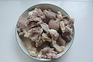 冰糖炖羊排的做法步骤：2
