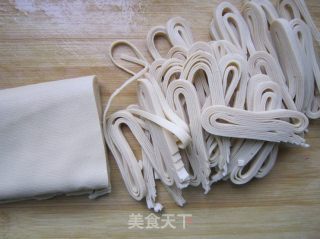 红油豆腐皮的做法步骤：2