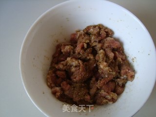 家庭版孜然炒肉的做法步骤：1