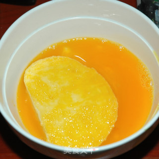 鸡蛋煎馒头片的做法步骤：3
