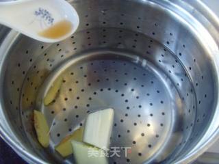 肥嫩鲜美--白斩鸡的做法步骤：2