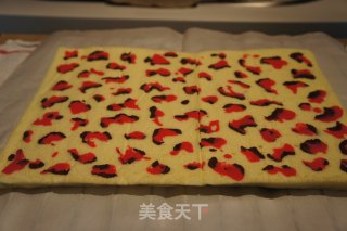 【我的烘焙时间】如此性感，如此美丽--我的粉红豹纹蛋糕卷的做法步骤：27