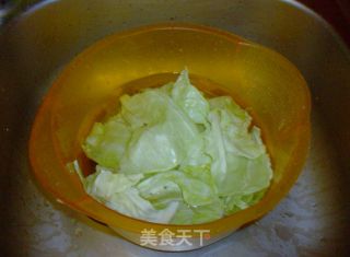 炝拌圆白菜的做法步骤：2