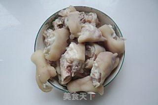 蒜苗烧猪蹄的做法步骤：3