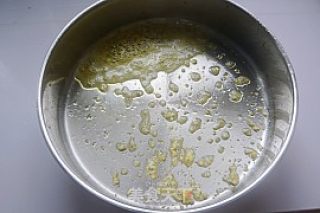 韭菜炒河虾的做法步骤：3
