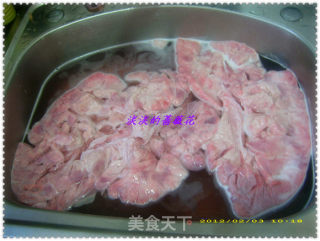 心肺病人的佳音---萝卜枸杞杏仁猪肺汤的做法步骤：1