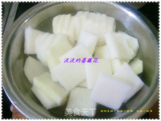 心肺病人的佳音---萝卜枸杞杏仁猪肺汤的做法步骤：3