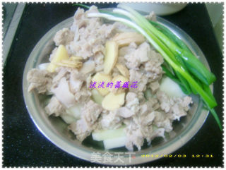 心肺病人的佳音---萝卜枸杞杏仁猪肺汤的做法步骤：4