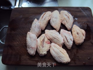 可乐鸡翅的做法步骤：1