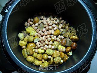 花生栗子牛肉煲的做法步骤：4