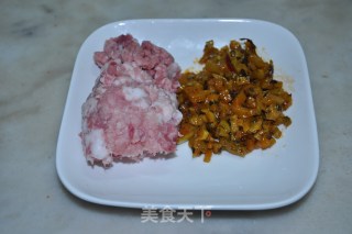 雪菜肉泥春卷的做法步骤：1