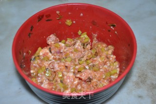 雪菜肉泥春卷的做法步骤：4