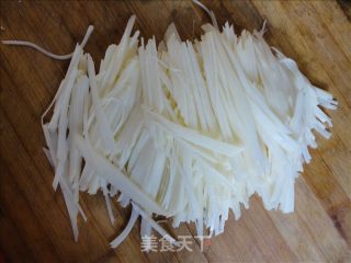 脆嫩爽口土豆丝的做法步骤：1