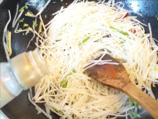 脆嫩爽口土豆丝的做法步骤：8
