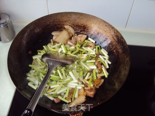 盐碱蒜苔回锅肉的做法步骤：4
