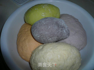 五彩馄饨的做法步骤：1