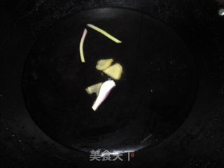 彩椒炒鱿鱼须的做法步骤：5