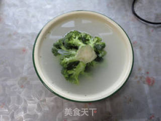 虾球西兰花的做法步骤：2