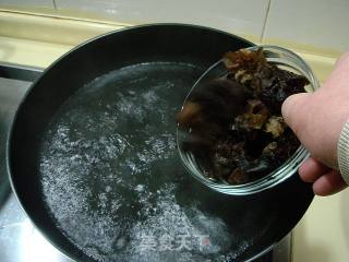 肉片鸡蛋炒西芹的做法步骤：1