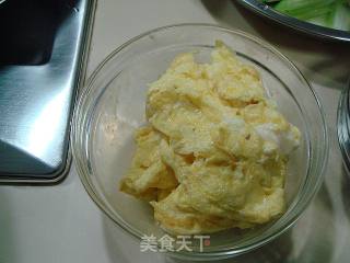 肉片鸡蛋炒西芹的做法步骤：3