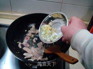 肉片鸡蛋炒西芹的做法步骤：4