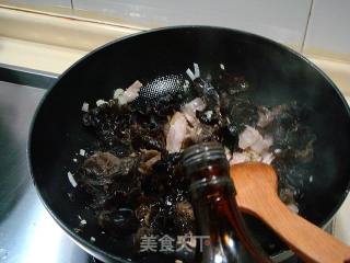 肉片鸡蛋炒西芹的做法步骤：5