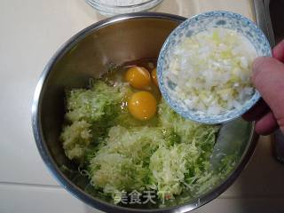 京津面食“西葫芦糊塌子”的做法步骤：1