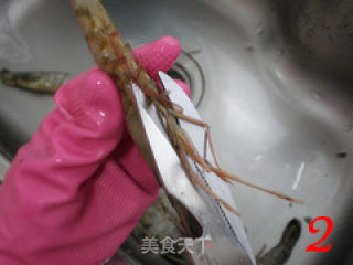 油靠大虾的做法步骤：2