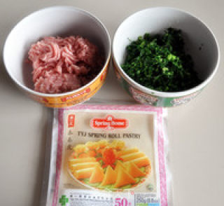 荠菜春卷的做法步骤：1