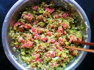 发面芹菜猪肉盒子的做法步骤：4