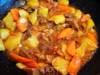 红焖牛肉土豆的做法步骤：4