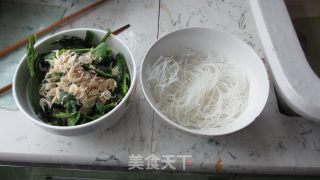菠菜虾皮粉丝汤的做法步骤：1