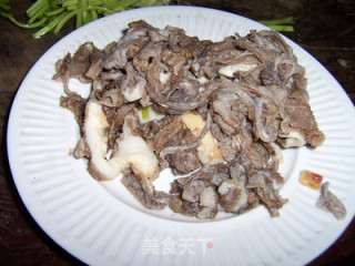 芫爆百叶的做法步骤：2
