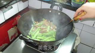 【木木菜系】健康吃-西芹豆干炒瘦肉的做法步骤：2