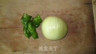 【木木菜系】爽口健康吃-凉调洋葱拌青椒的做法步骤：1