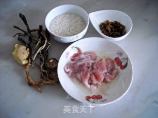 菜干瘦肉淡菜粥的做法步骤：1