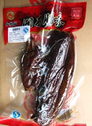 红椒炒腊肉的做法步骤：1