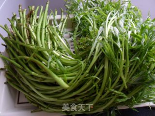 青蒿炒腊肉的做法步骤：3