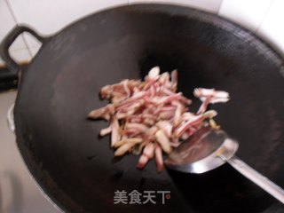 青蒿炒腊肉的做法步骤：5