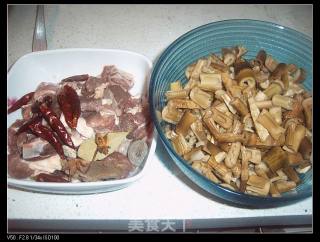 笋子烧牛肉的做法步骤：1