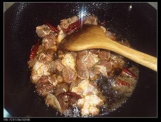 笋子烧牛肉的做法步骤：2