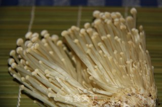 田园时光：金针菇鸡蛋煎饼的做法步骤：1