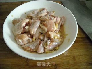 慈菇焖鸡翅的做法步骤：5