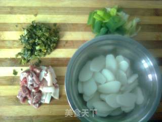 家乡的味道——雪菜肉丝炒年糕的做法步骤：1
