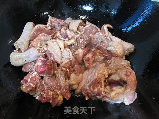沙锅茨菇焖鹅的做法步骤：3